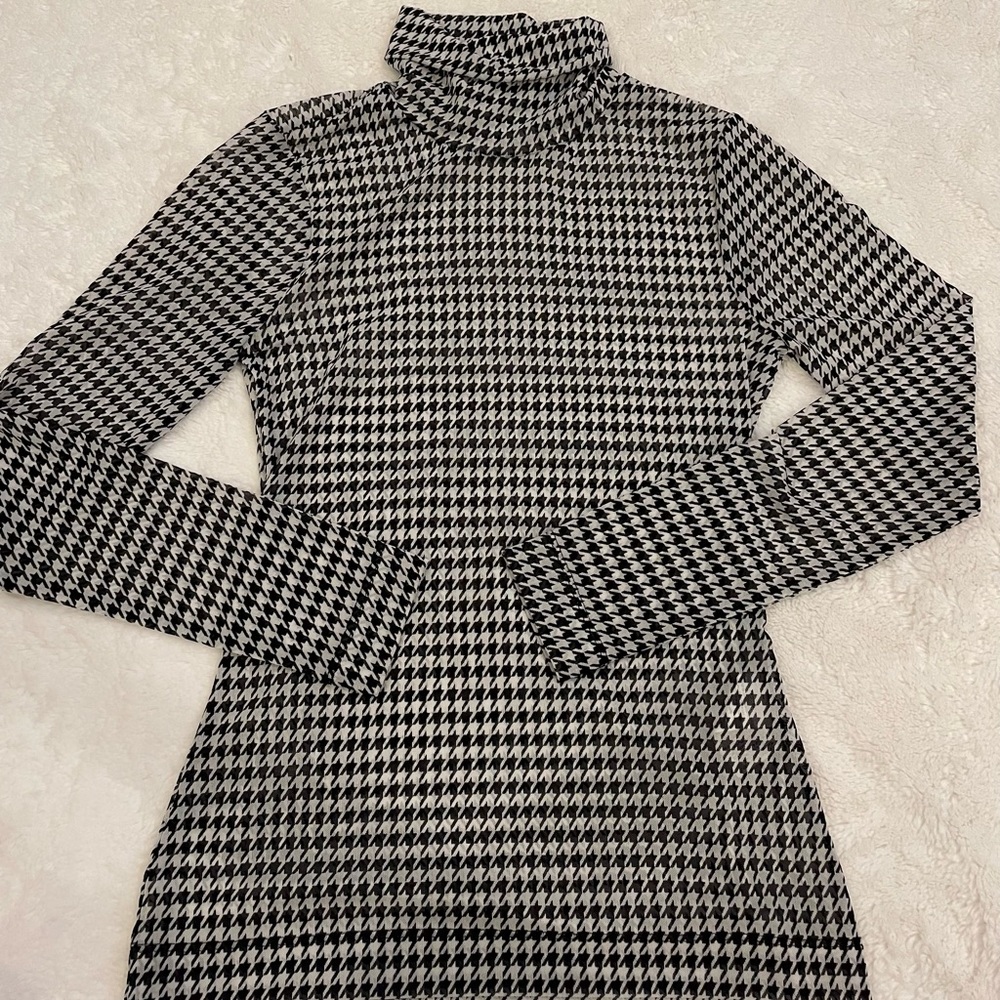 White House Black Market Mesh Houndstooth Turtleneck